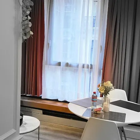 Charmant Appartement Apartment *
